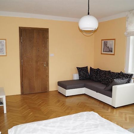 Apartman U Stadionu Broumov Eksteriør billede